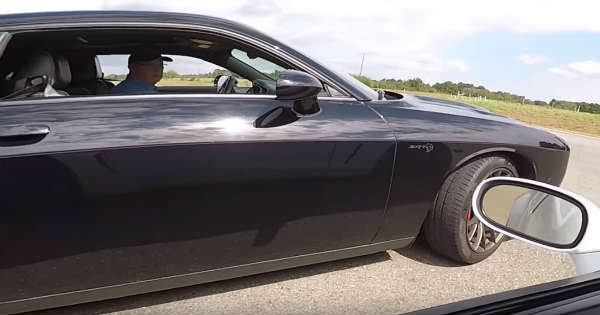 Old Man in a Dodge Hellcat Humiliates Corvette Owner 2