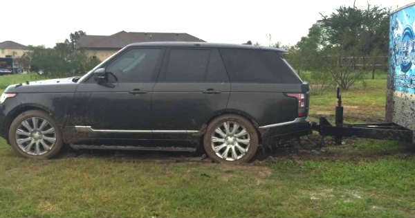 Range Rover Havannah Pulls Massive Trailer Out Of Mud 1