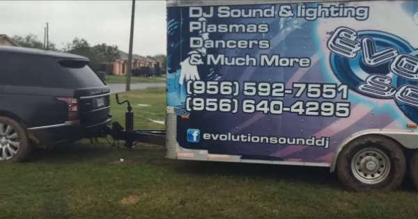 Range Rover Havannah Pulls Massive Trailer Out Of Mud 11