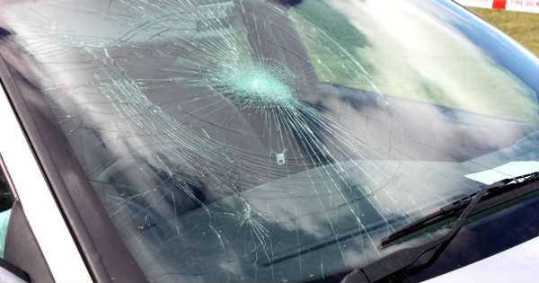 How To Keep Your Windshield From Becoming Damaged 11