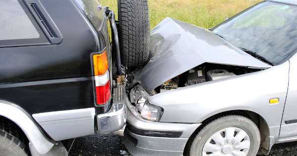 How to Deal with Car Damage After an Accident 2