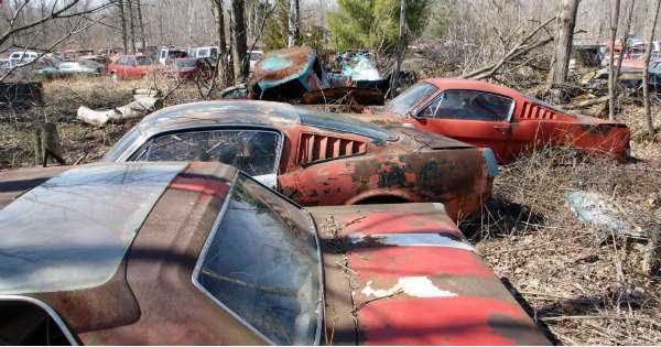 How to Junk a Car 7 Steps to Take Before Selling It to the Junkyard 2