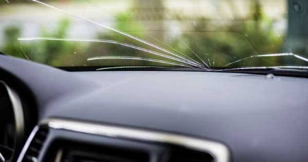 What causes Windshield to Crack Tips on Maintenance and the Repair Solutions 2