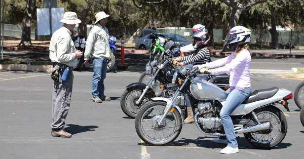 How to Take a Motorcycle Course for Newbie Riders 1