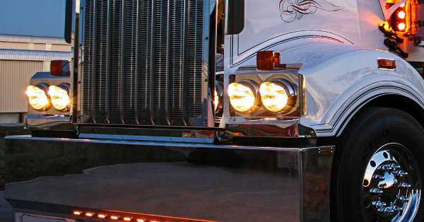 Do Your Semi Truck Lights Need Replacing 1