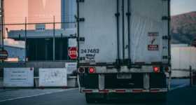 Things to consider when hiring trucking companies 1