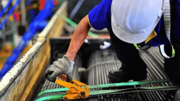 Men Tie-Down Cargo with Straps