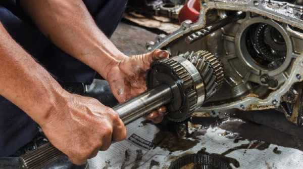 Transmission Trouble_ 9 Common Signs of Transmission Problems 1