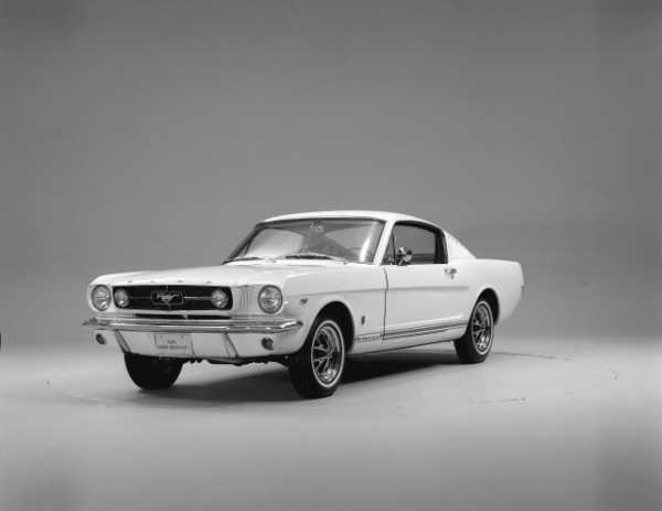 ford mustang history 1